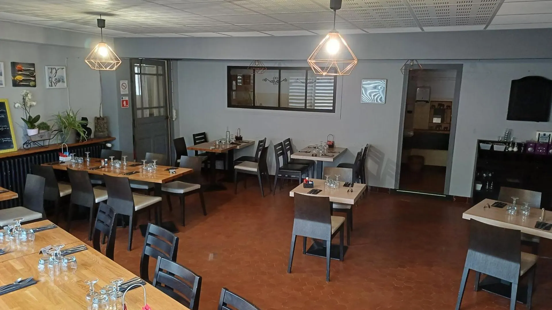 Auberge Des Platanes Villevocance فرنسا
